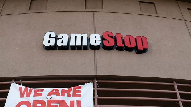 Trading websites block Gamestop deals as campaign against short-sellers  rages