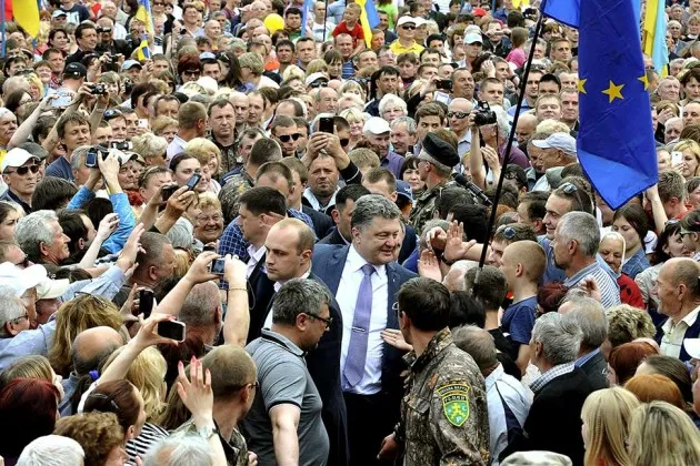Poroshenko being welcomed by supporters in Konotop, Ukraine