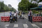 Police officers check the information of motorists on a road amid restrictions due to the Covid-19 outbreak&nbsp;in Chengdu, on Sept. 1.