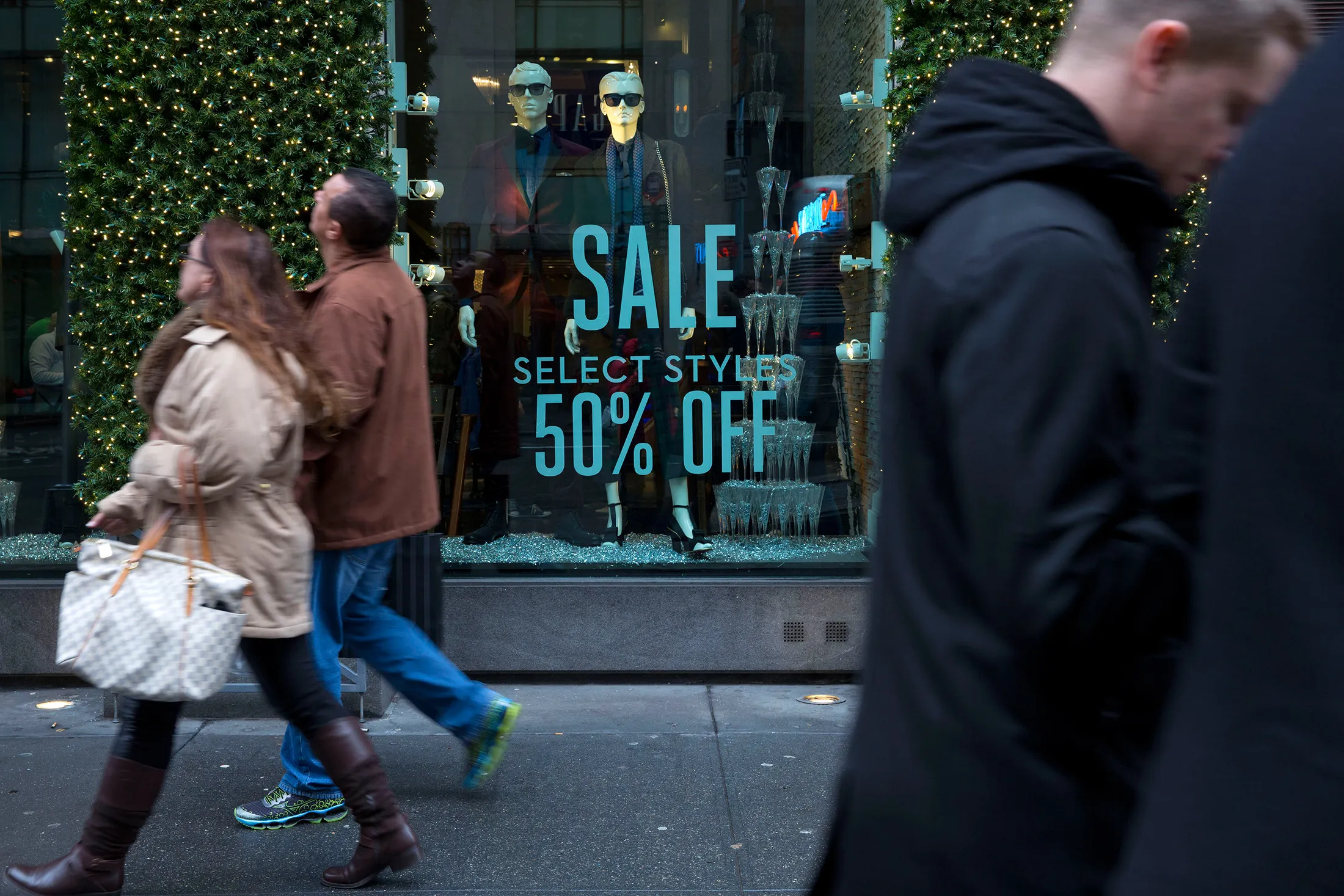 Pedestrians outside a Tommy Hilfiger store in New York on Jan. 6, 2014.

