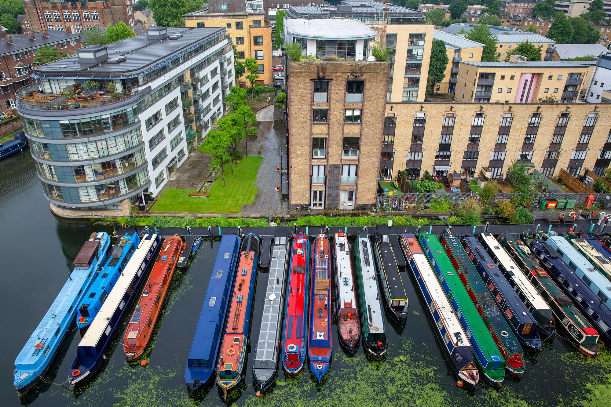 Narrowboats moored in the Battlebridge Basin on Regents Canal. Kings Cross, London.&nbsp;
