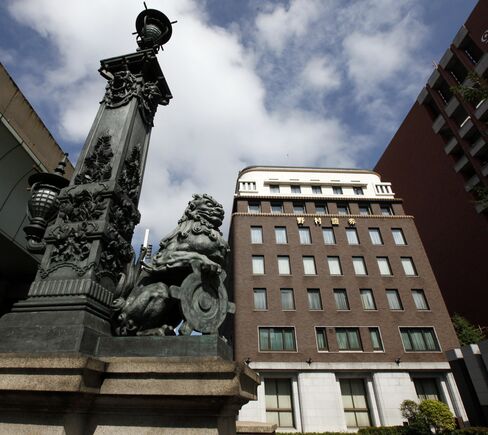 Nomura, Daiwa to Cut Costs as Losses Accumulate Overseas
