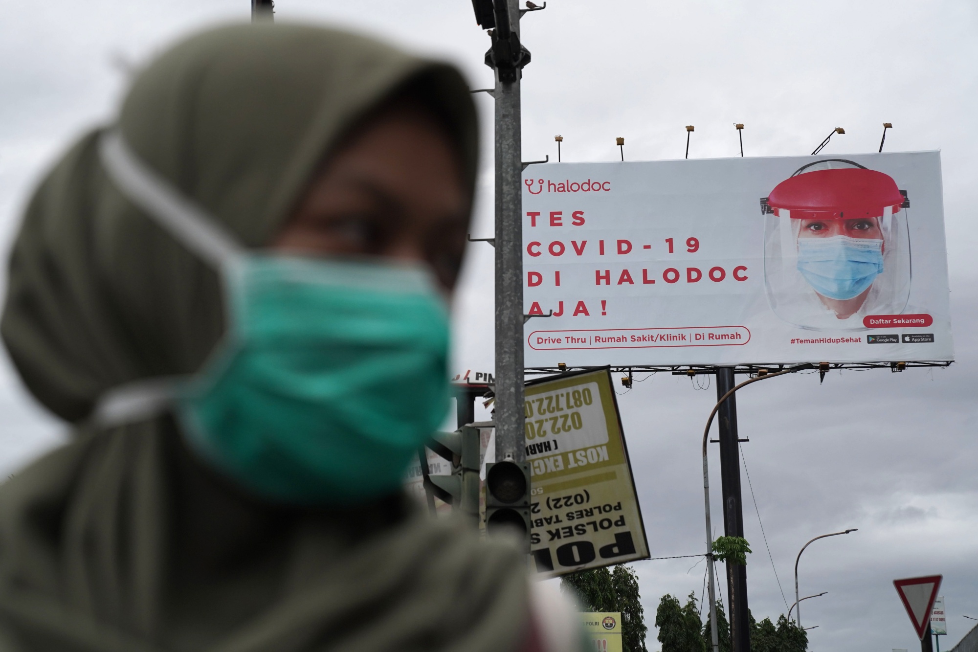 Indonesia To Sign Vaccine Deals With Pfizer Astrazeneca Bloomberg<script async src=