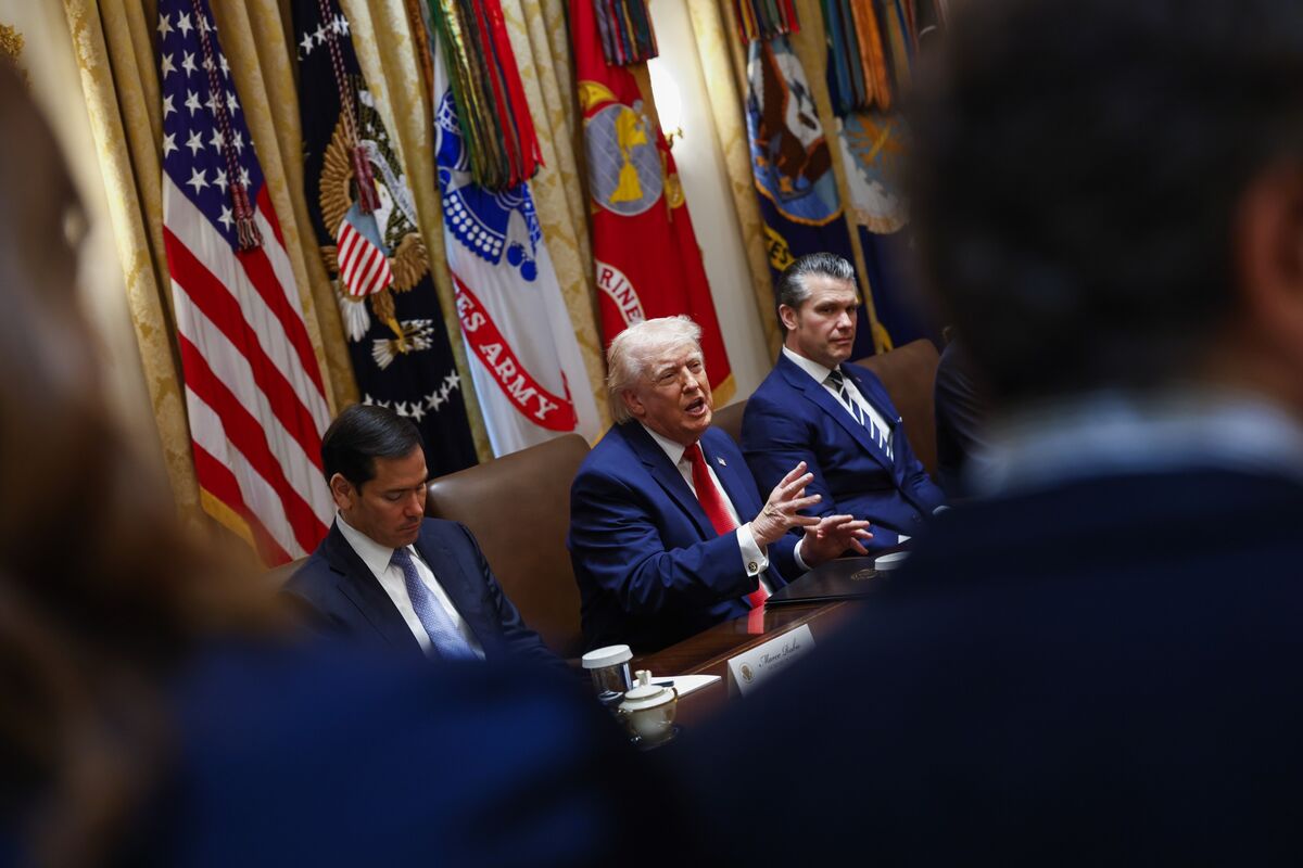 Trump Touts Both Talks and Threats in War With Iran