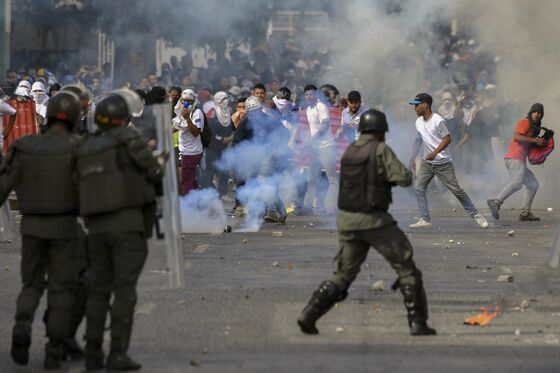Venezuelan Protests Turn Violent in Parts of Caracas