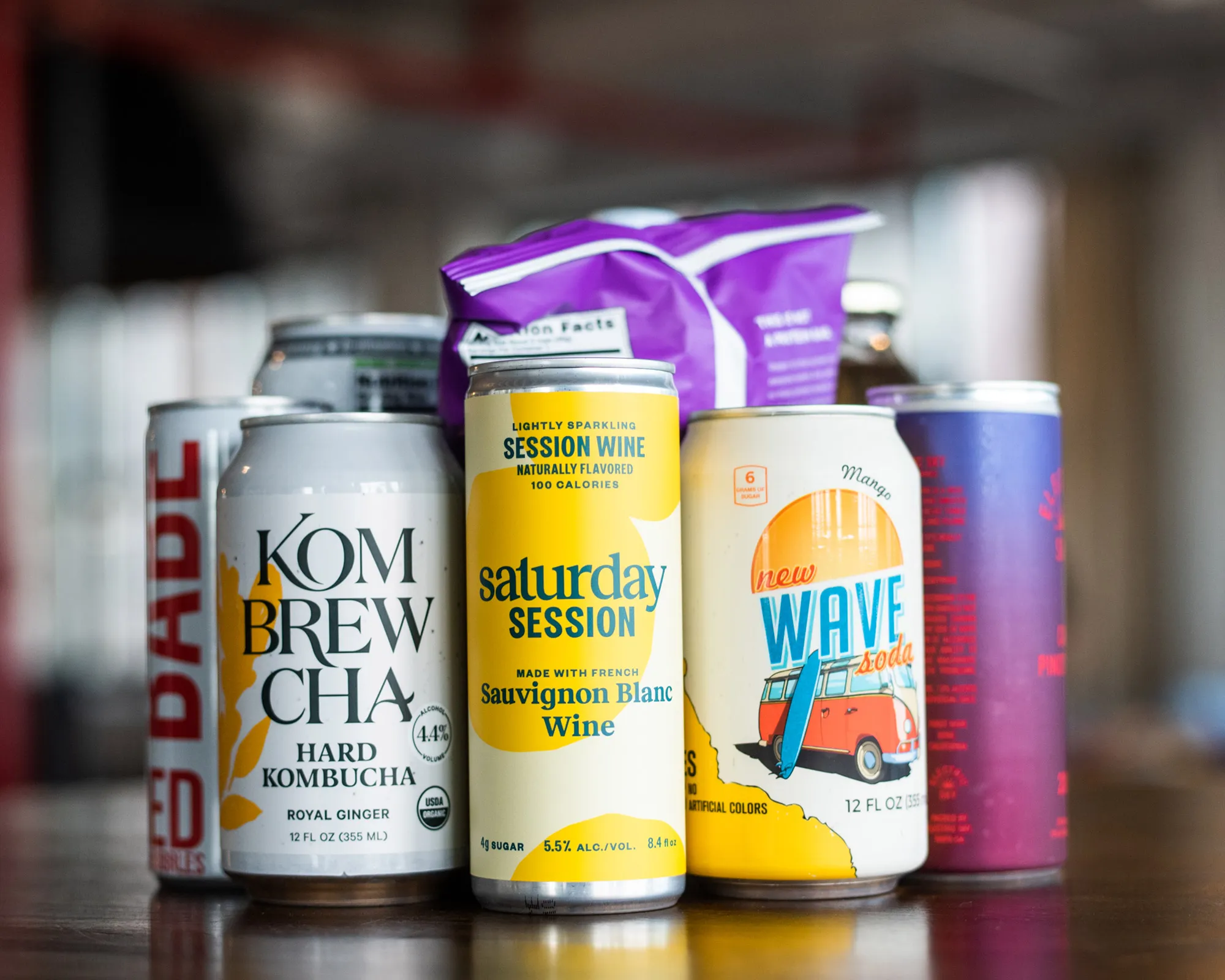 バッチ AB InBev Brews Up Elderflower Ale and Canned Cocktails for