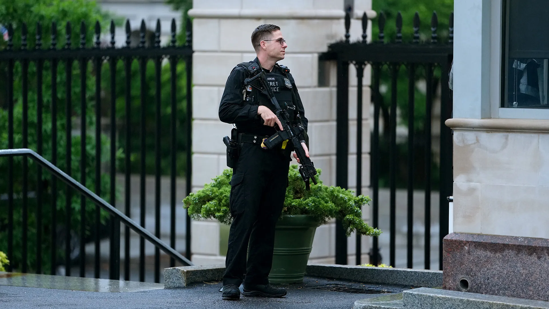 bloomberg.com - Watch Gunman Killed by Secret Service After Firing Near White House
