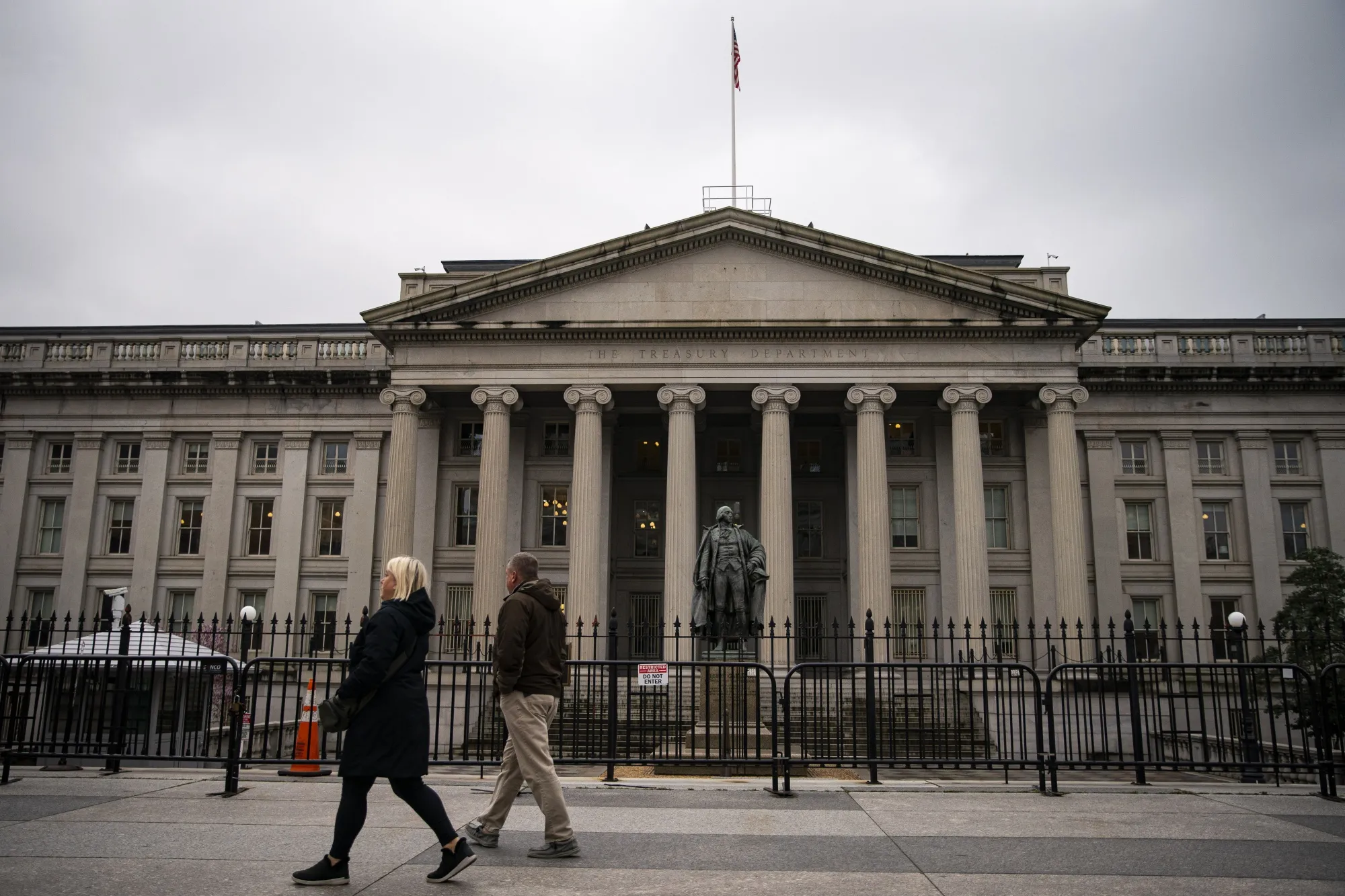 Mercado de bonos en baja y tasa del Treasury apunta al 5% - Bloomberg