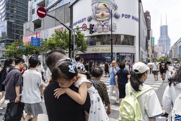 China Holidays Test Consumer Stocks Mired in Spending Gloom