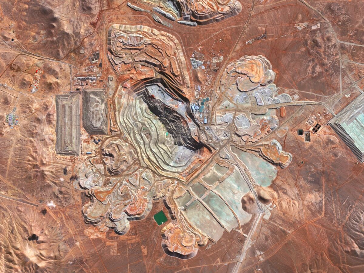 BHP estudia vender desaladora y lĂneas elĂ©ctricas en Chile