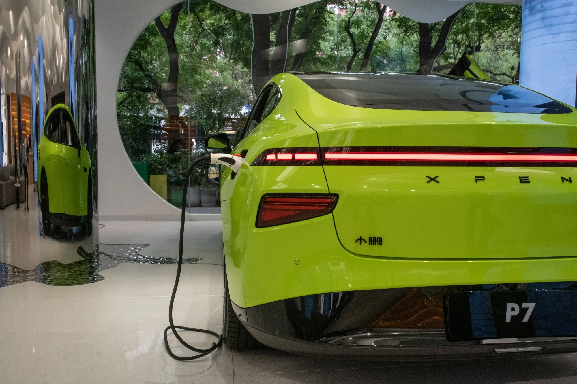 VW Takes 700 Million Xpeng Stake for Pact to Win Back China Bloomberg