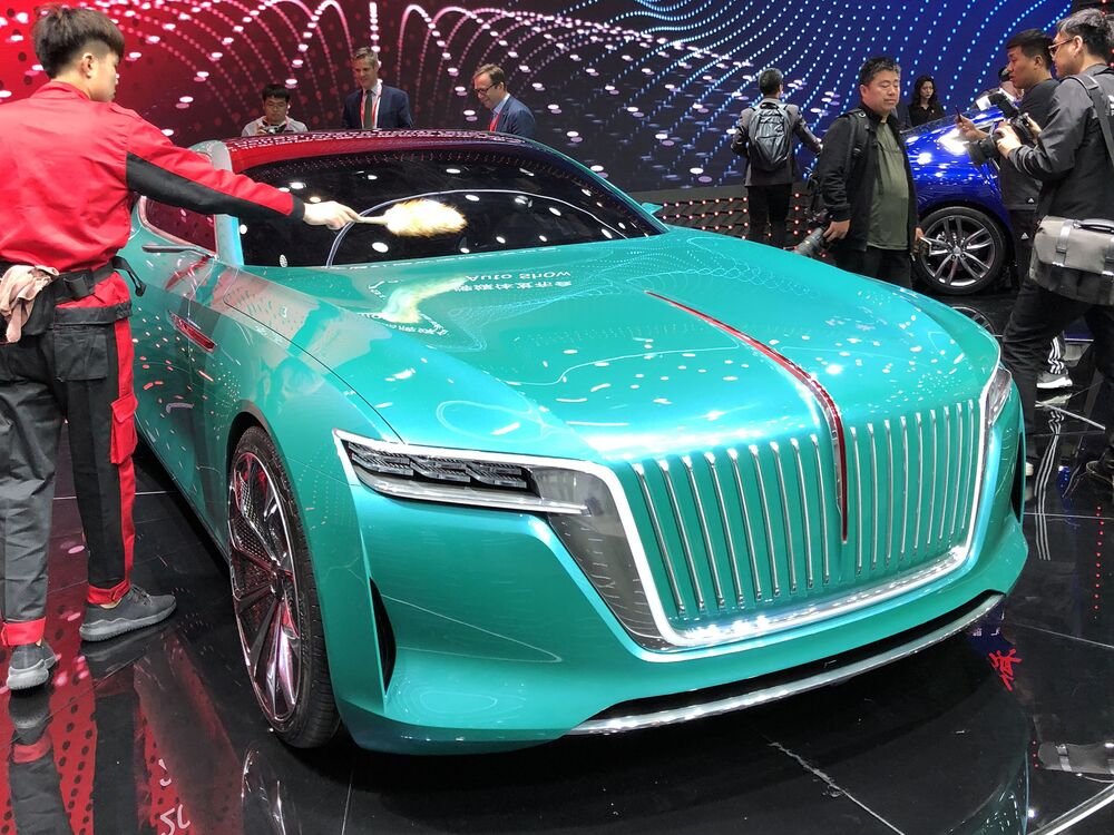 Maker Of Chairman Mao S Limousine Shows Green Sports Car Concept Bloomberg