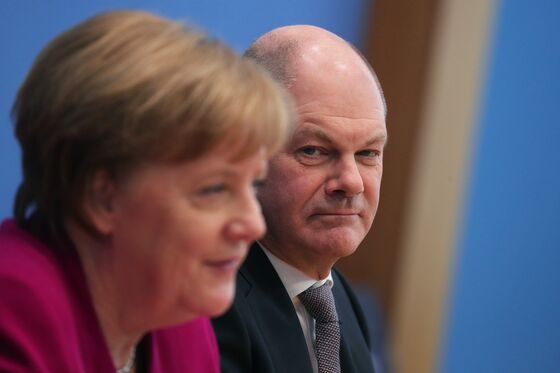 Merkel Despairs as German Conservatives Slump on Her Watch