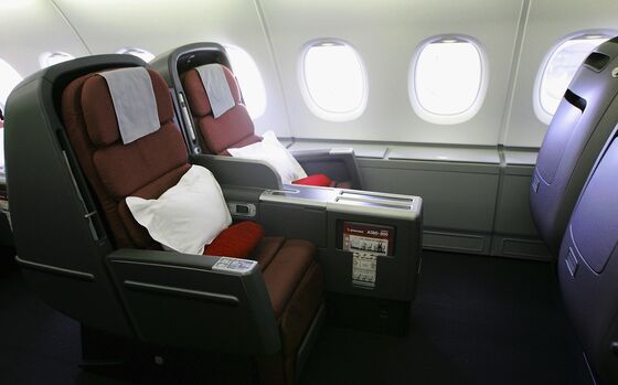Qantas Sells Old Seats, Holidays to Travellers Awash With Miles