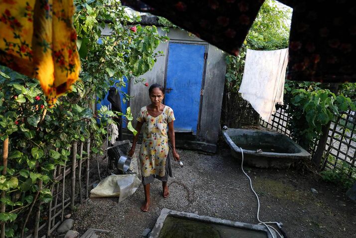 Nepal’s Women Evade Border Guards and Suspicious Husbands to Find Work Abroad