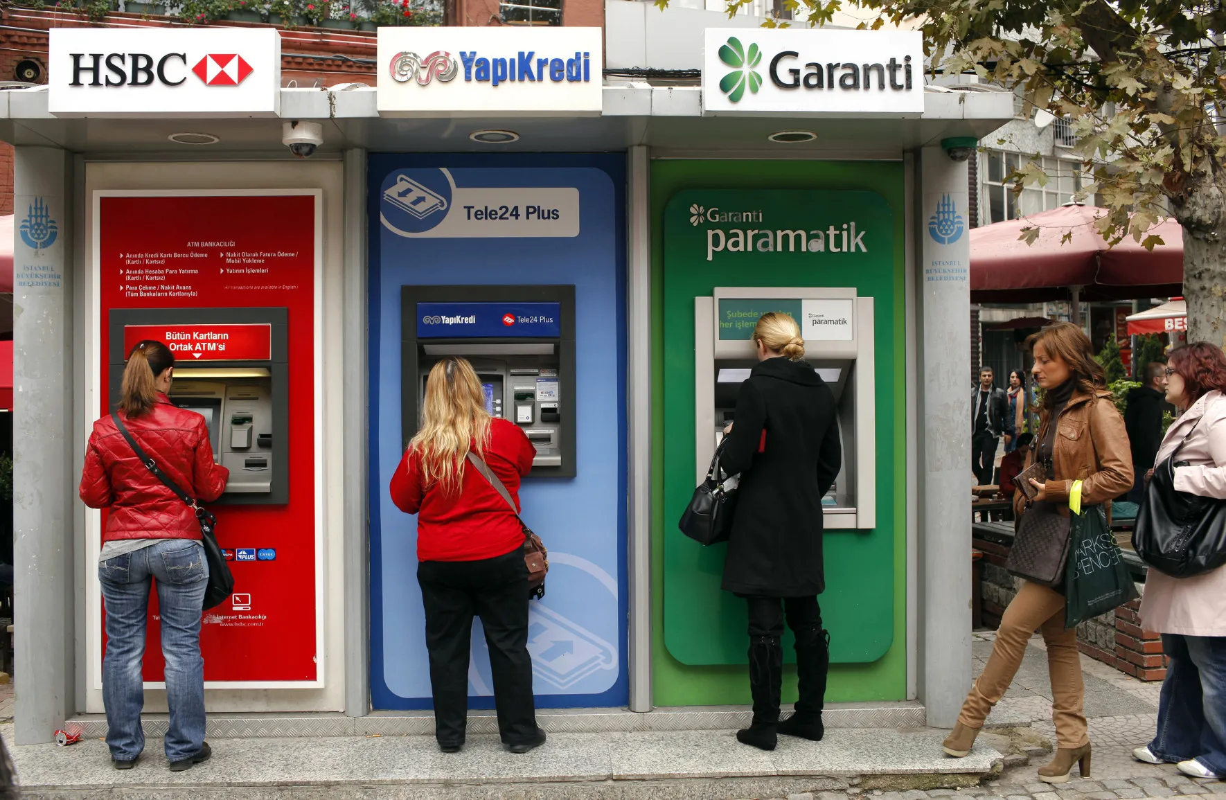 Customers use HSBC Holdings Plc, Yap ve Kredi Bankasi AS and Turkiye Garanti Bankasi AS ATMs in Istanbul, Turkey.