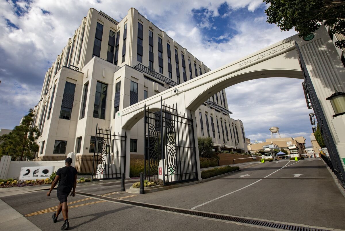 bloomberg.com - Molly Schuetz - Sony Pictures Entertainment Cuts Hundreds of Jobs in TV, Film