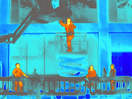 Thermographic Images Show Londoners Venturing Out in Lockdown