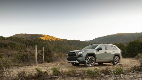 Automakers Notch Sales Bounce a Year After Covid-19 Onset