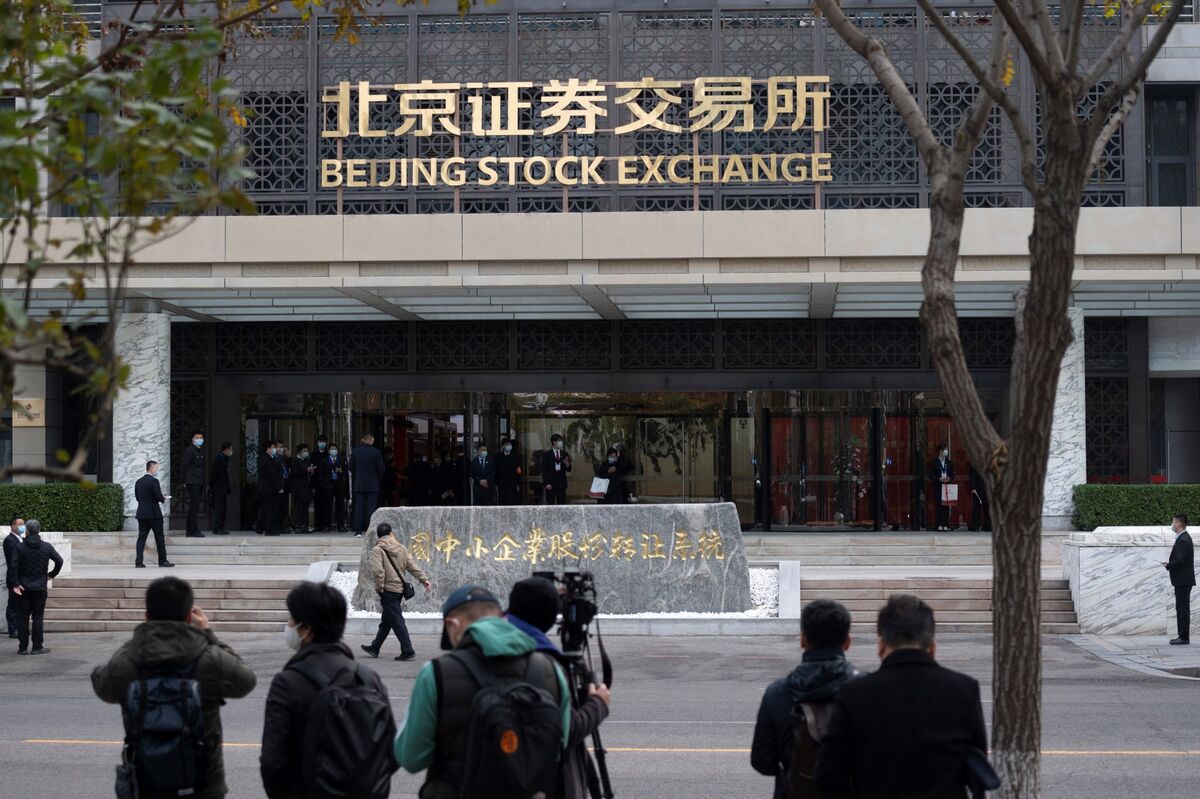 Asia Stocks to Track US Slide on Chipmaker Selloff: Markets Wrap
