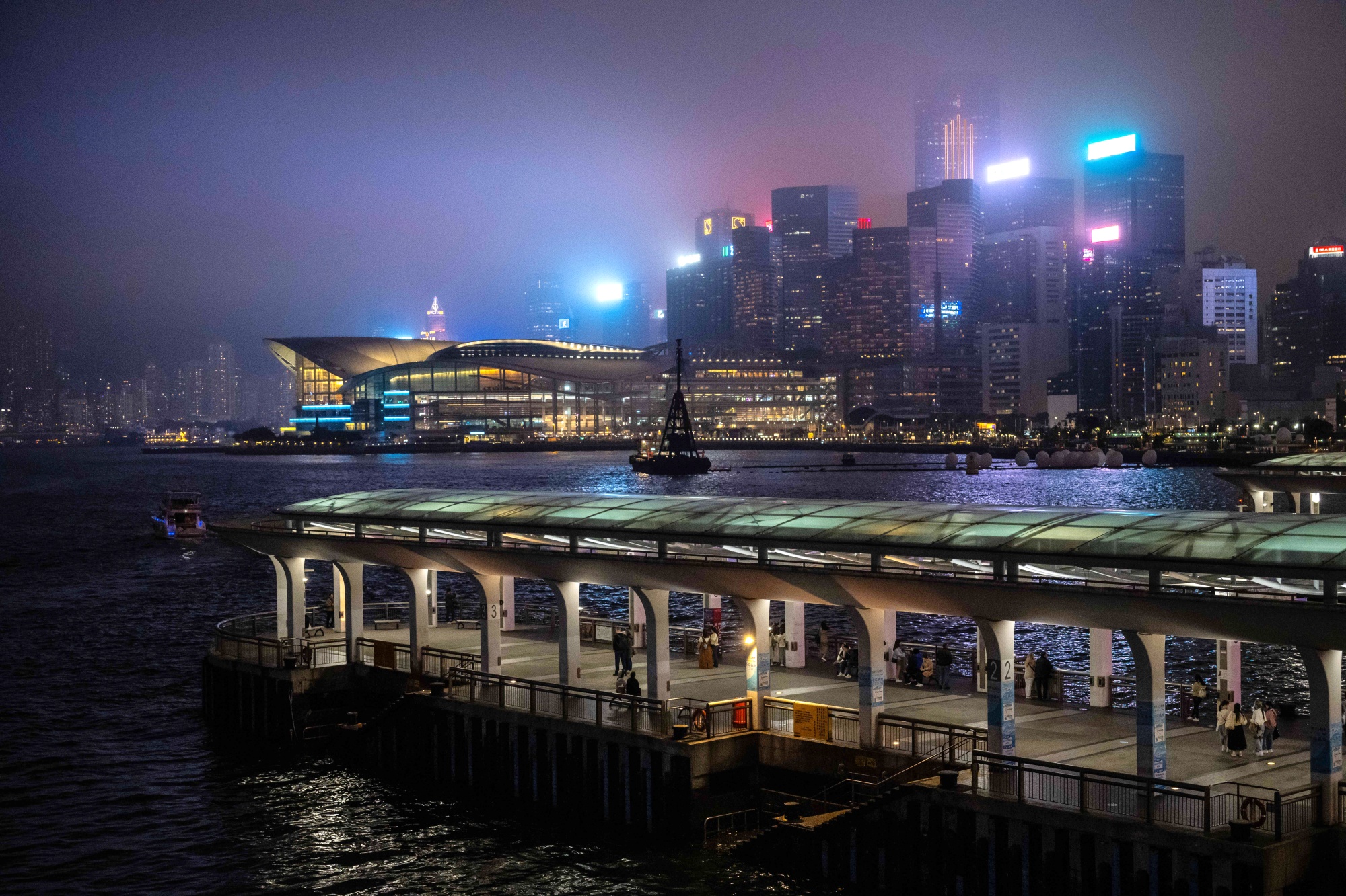 Hong Kong Cancels Cyclone Warnings, Stock Market Re-Opens - Bloomberg