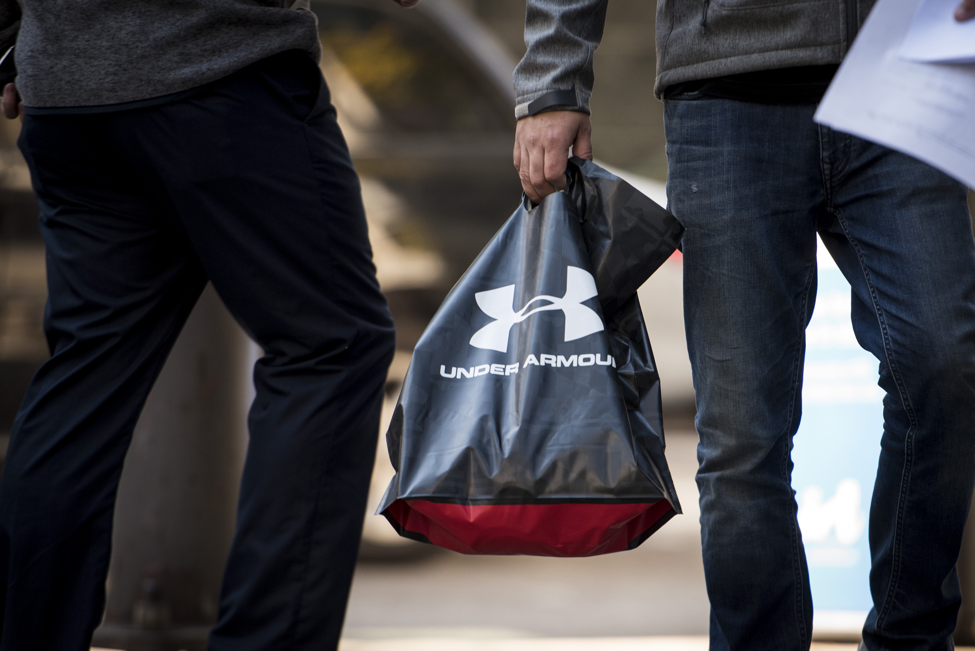 pols Vertrouwelijk Het pad Under Armour (UAA) Warns of 'Material Impacts' From Supply Issues -  Bloomberg