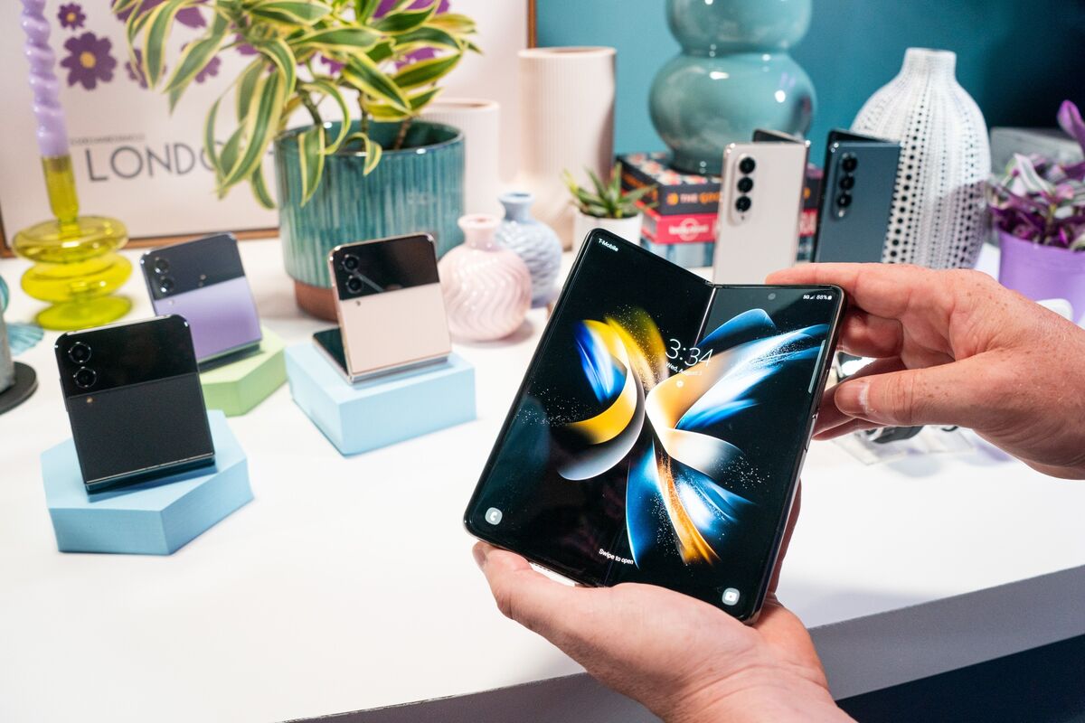Samsung's $999 foldable phone brings challenge to coming iPhones, Lifestyles