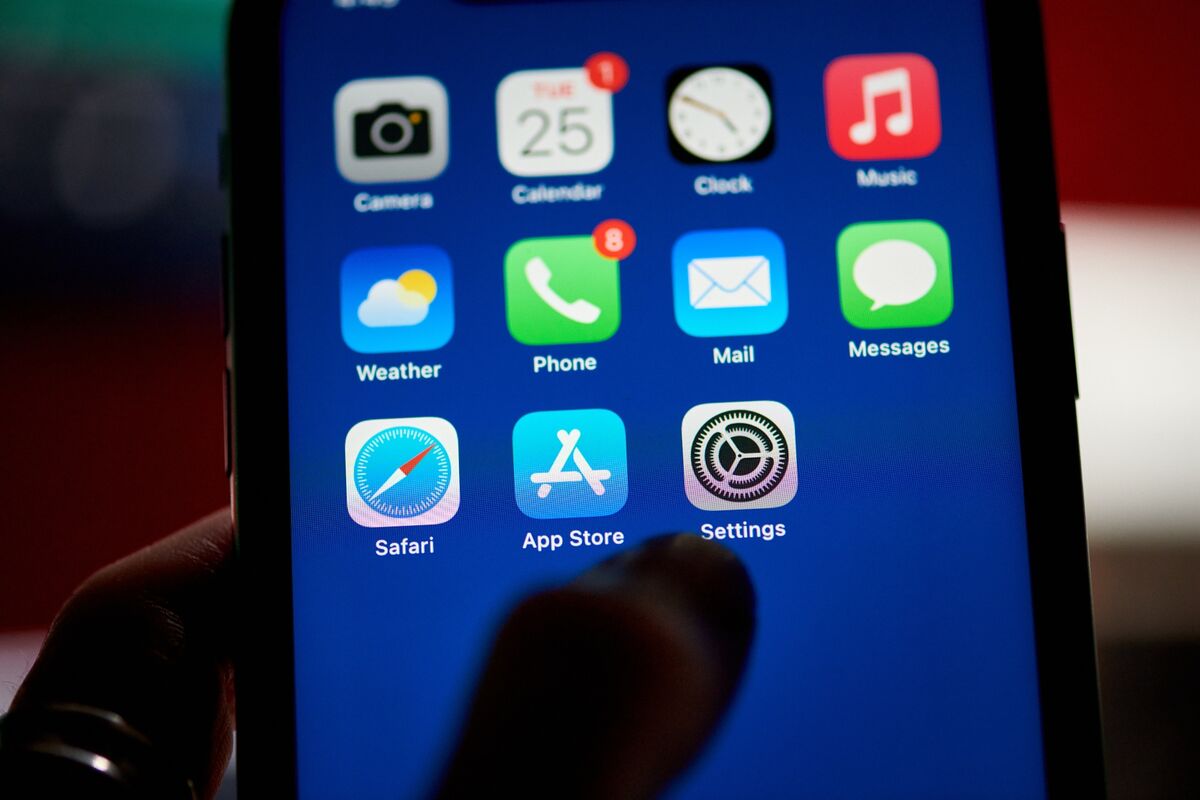 Apple, Meta Face EU Action Over DMA Compliance