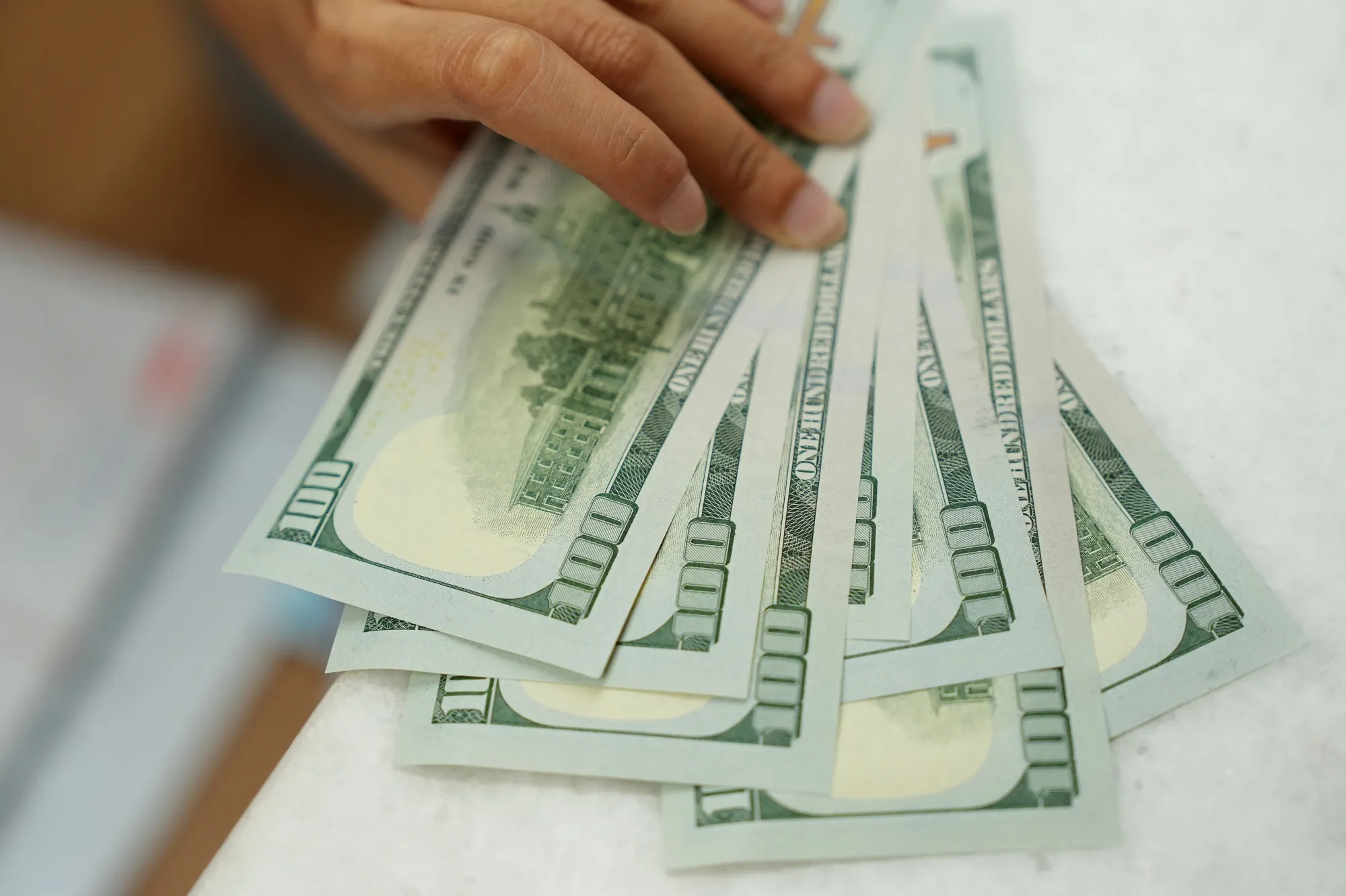 キャリートレード復活、ドルが魅力取り戻す－「米国売り」から転換 - Bloomberg