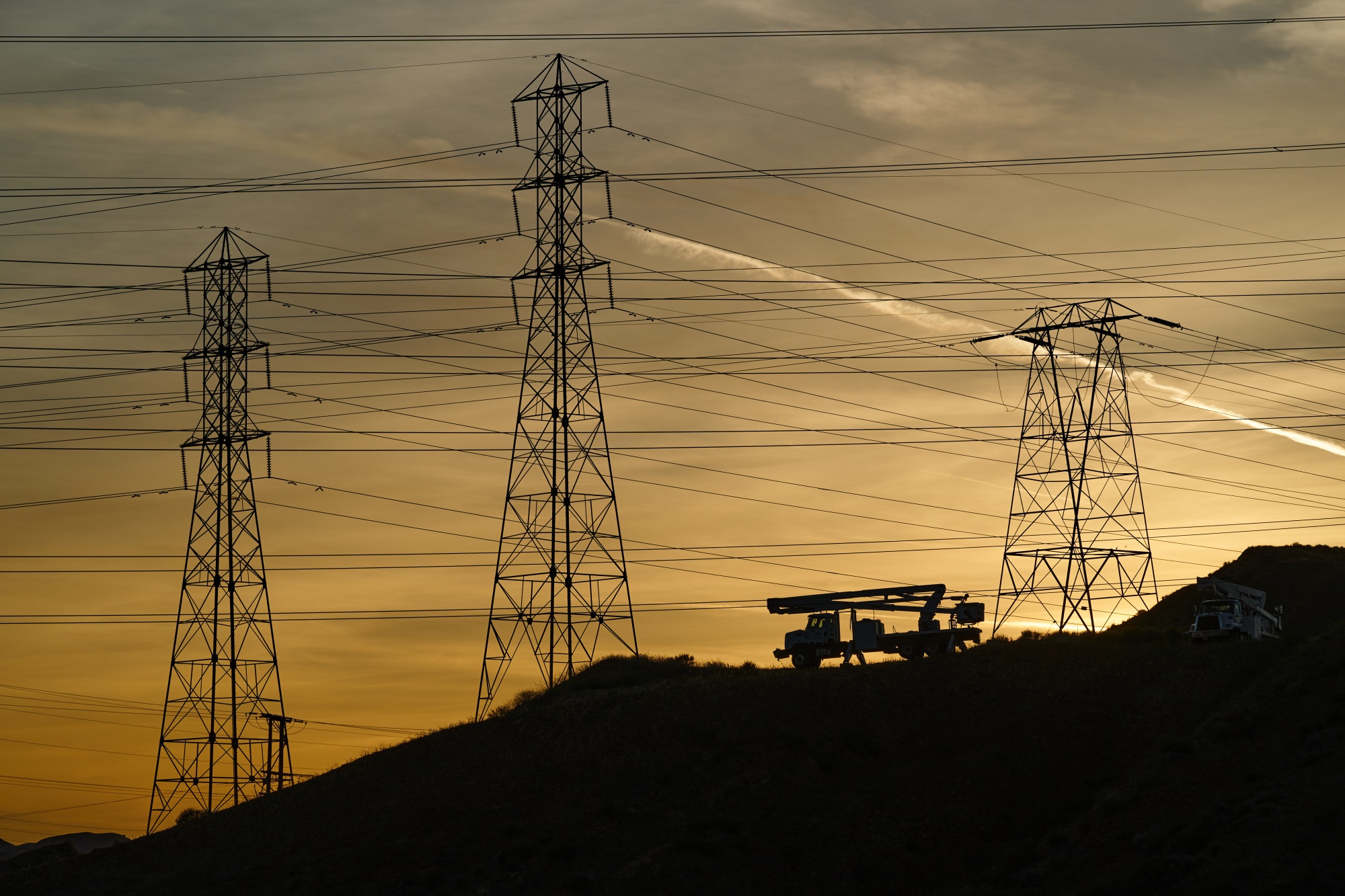 Electricity transmission towers&nbsp;in Santa Clarita, California.