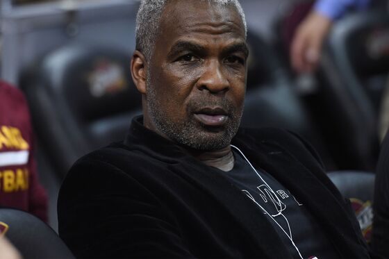 MSG Stock Rises After Charles Oakley Suggests Bezos Buy the Garden