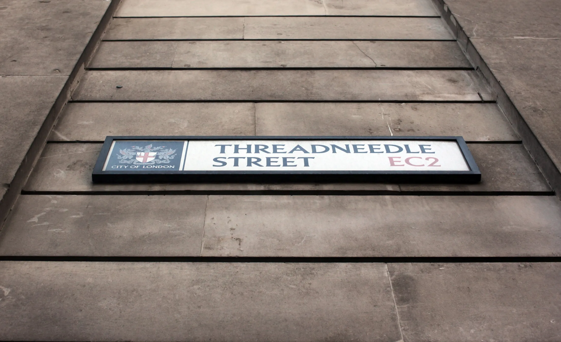 A sign for Threadneedle Street hangs outside the Bank of England in London, U.K., on Thursday, Dec. 9, 2010. The Bank of England kept its emergency stimulus program unchanged after recent data suggested the economy may be strong enough to weather the government's impending spending cuts.