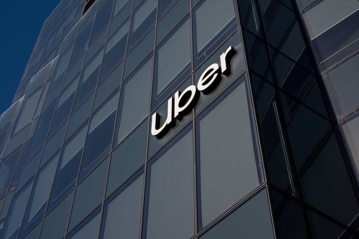 Tech: Uber acquires chauffeur booking app Blacklane to expand its services for high-end riders.