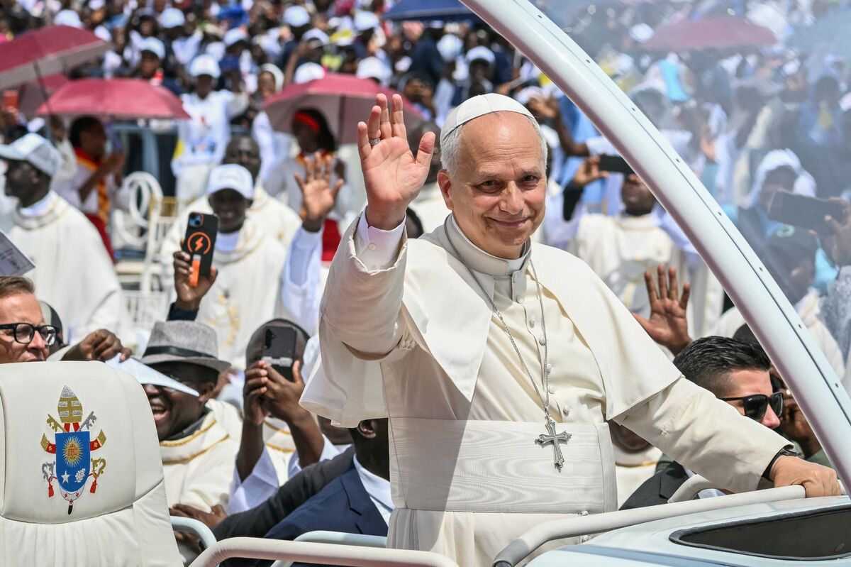 Tech: Anthropic's co-founder will collaborate with Pope Leo to release an encyclical addressing artificial intelligence.