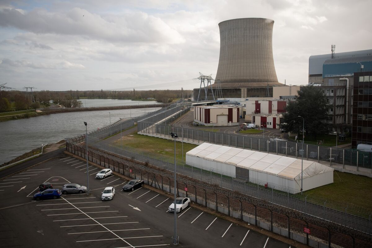 EDF Extends Three French Nuclear Reactor Outages Into August - Bloomberg