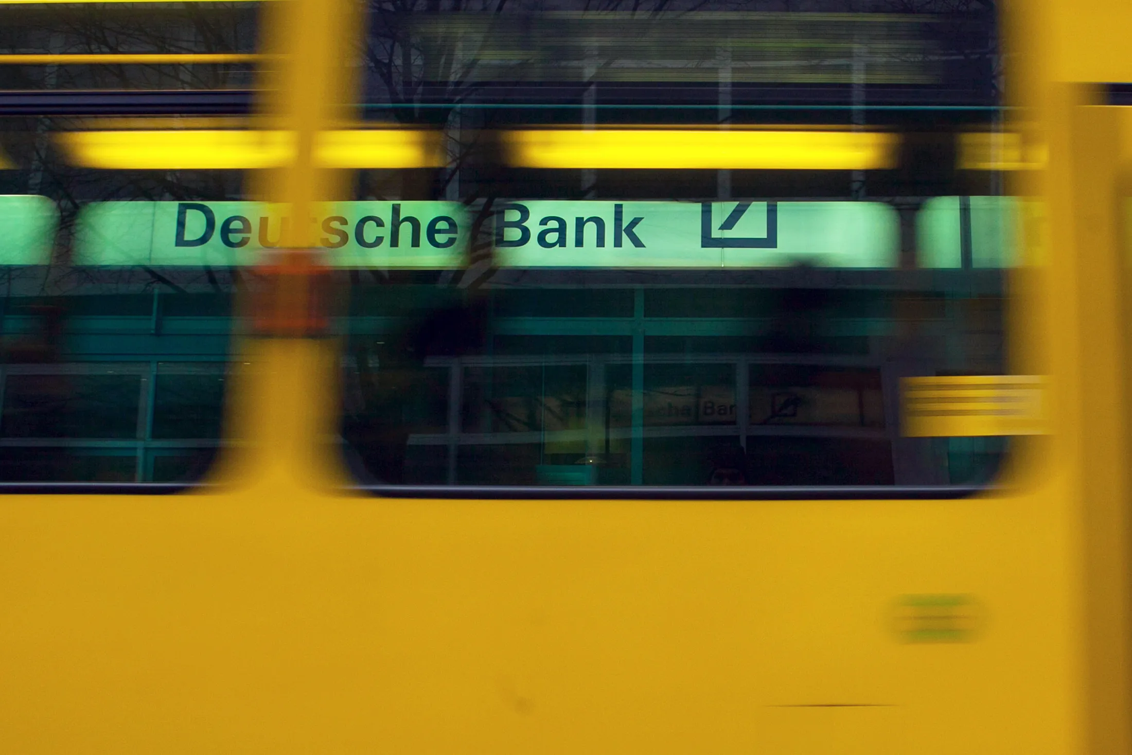 Deutsche Bank AG Branches As Bank Posts Surprise Quarterly Loss