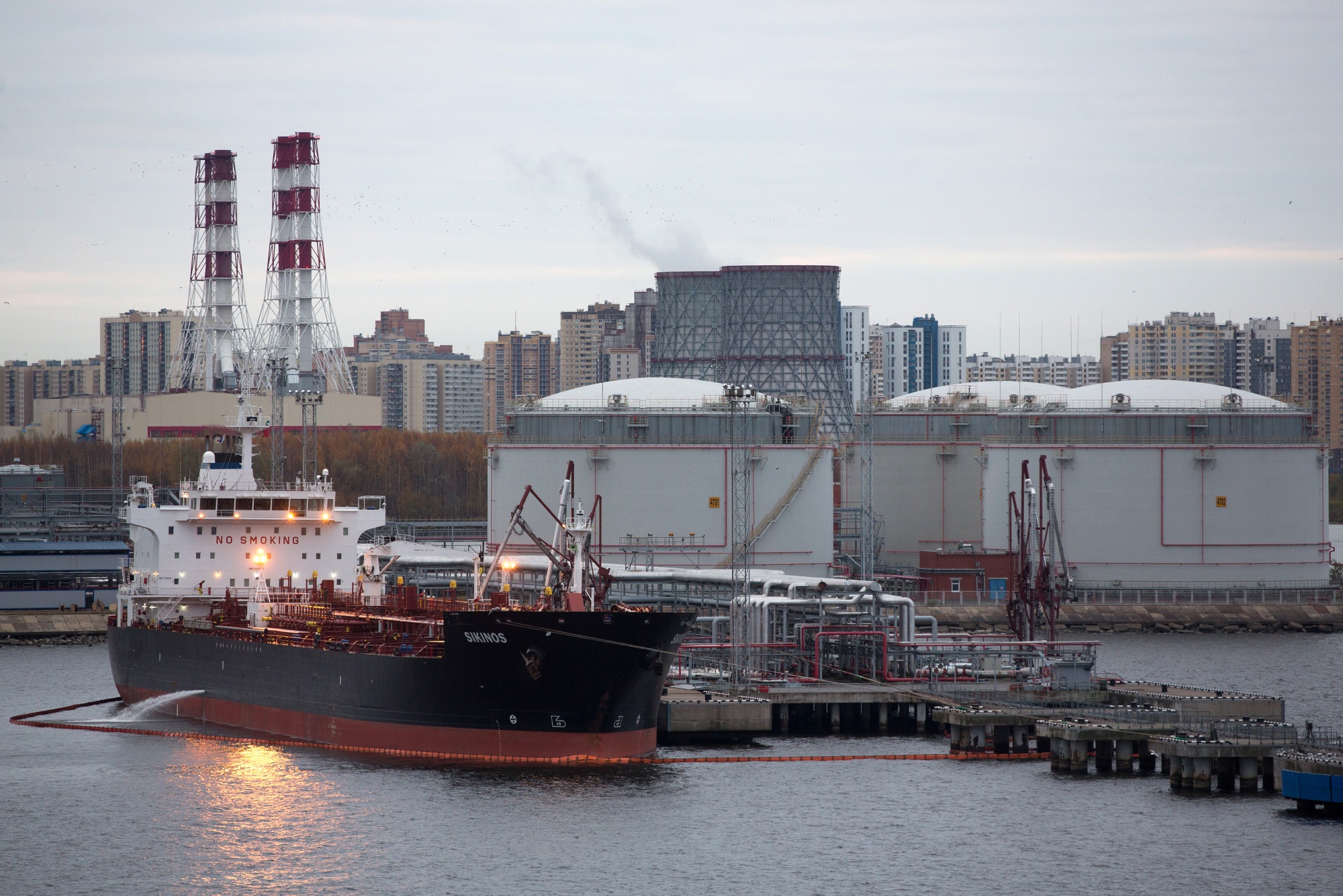 An oil tanker&nbsp;refuels&nbsp;in Saint Petersburg, Russia.