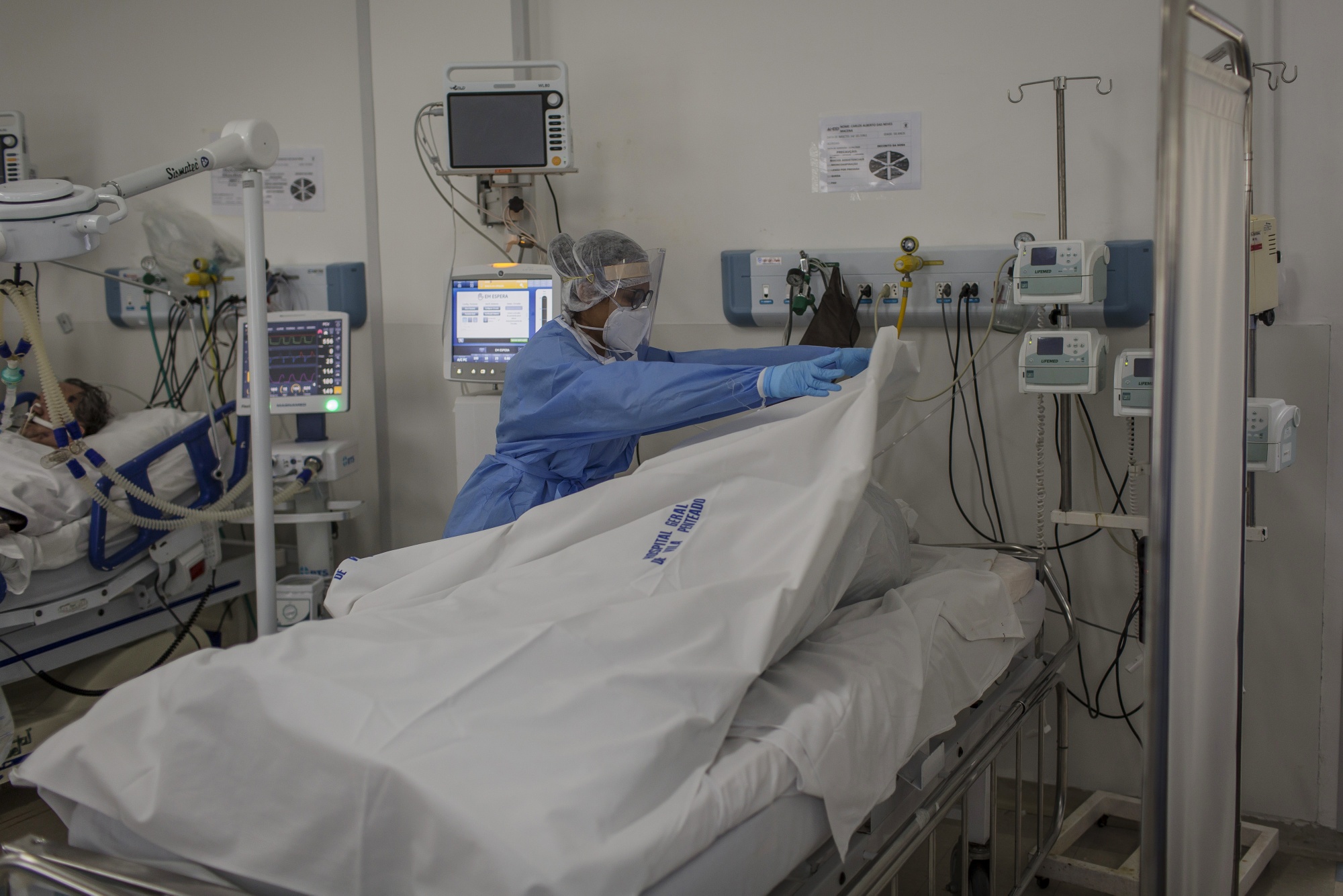 With More Daily Deaths Than U.k., Brazil Is New Virus Hotspot - Bloomberg