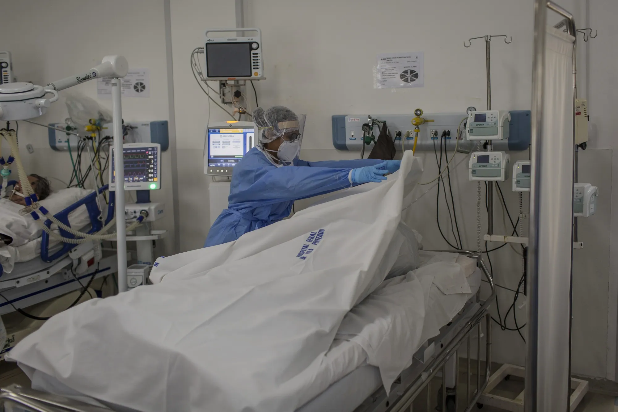 A nurse places a sheet over the body of a patient who died in the Covid-19&nbsp;at Vila Penteado General Hospital in Sao Paulo, Brazil, on&nbsp;May 5.&nbsp;
