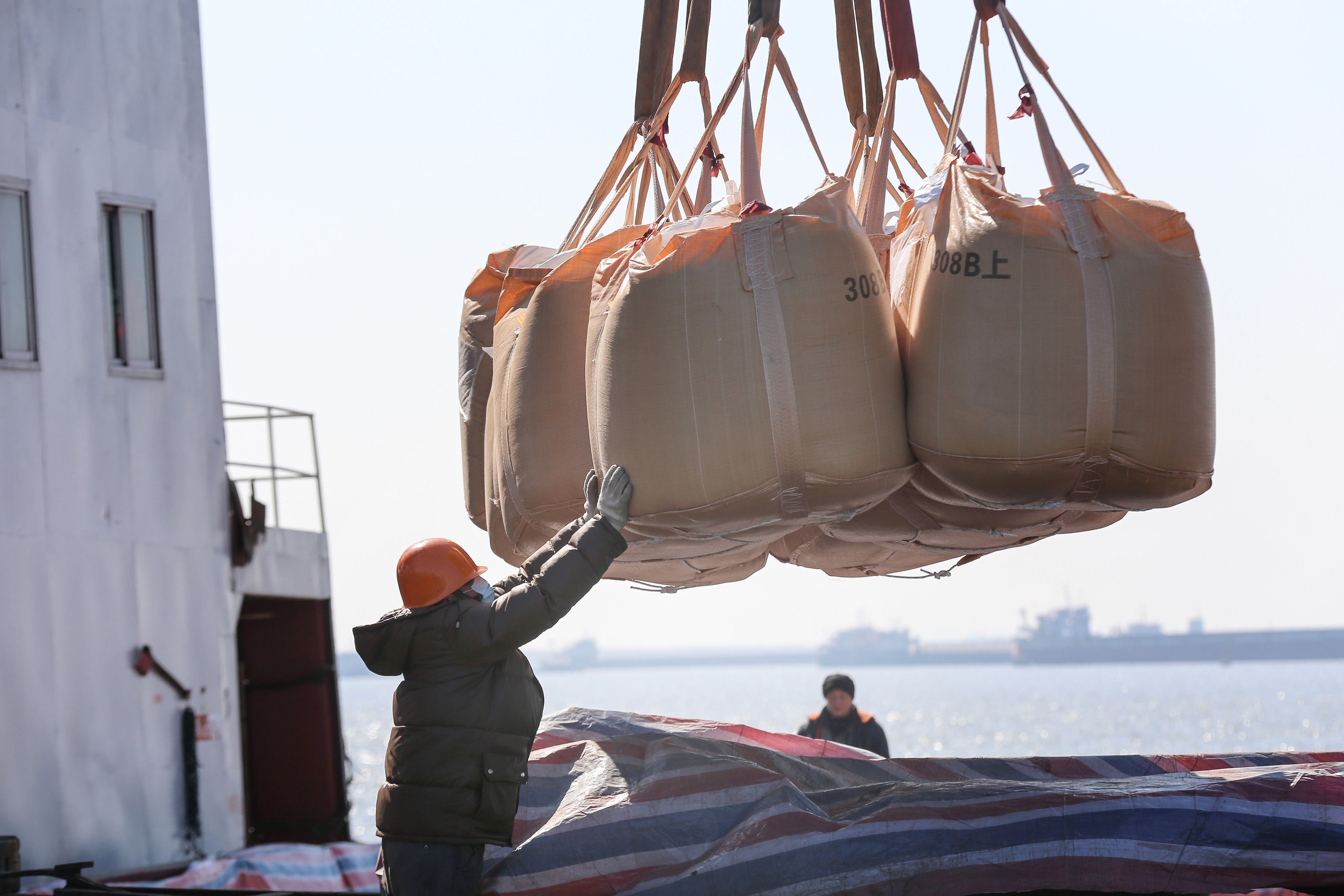 China’s Curbs on Fertilizer Exports to Worsen Global Price Shock
