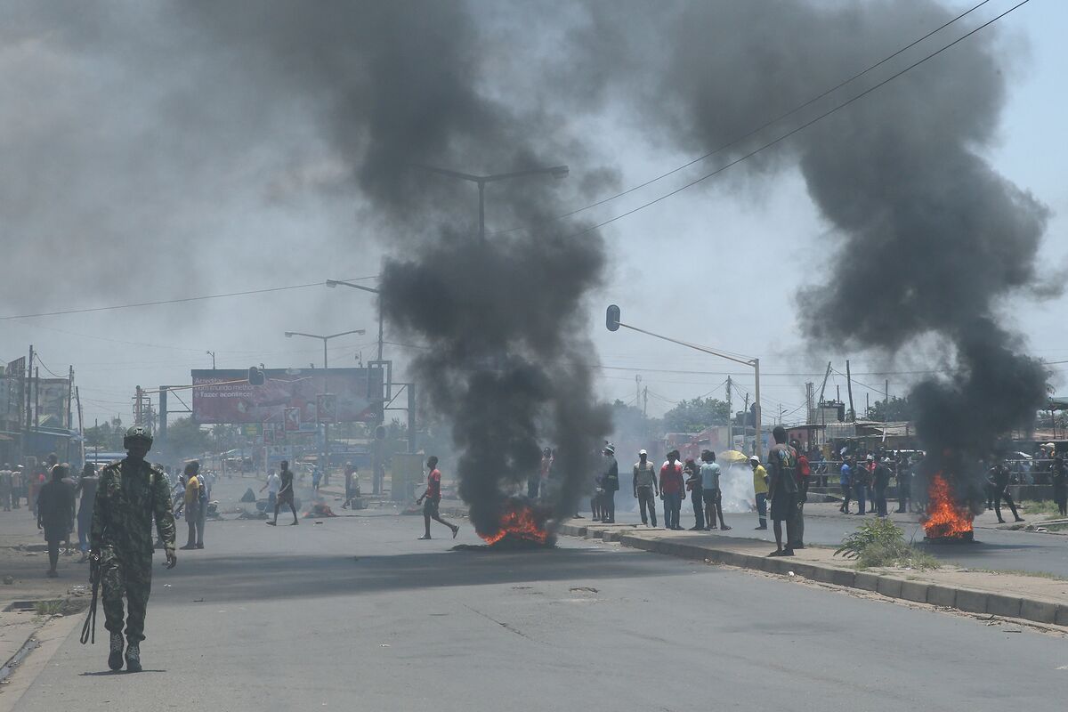 Mozambique Power Output Cut by Protests Targeting Infrastructure