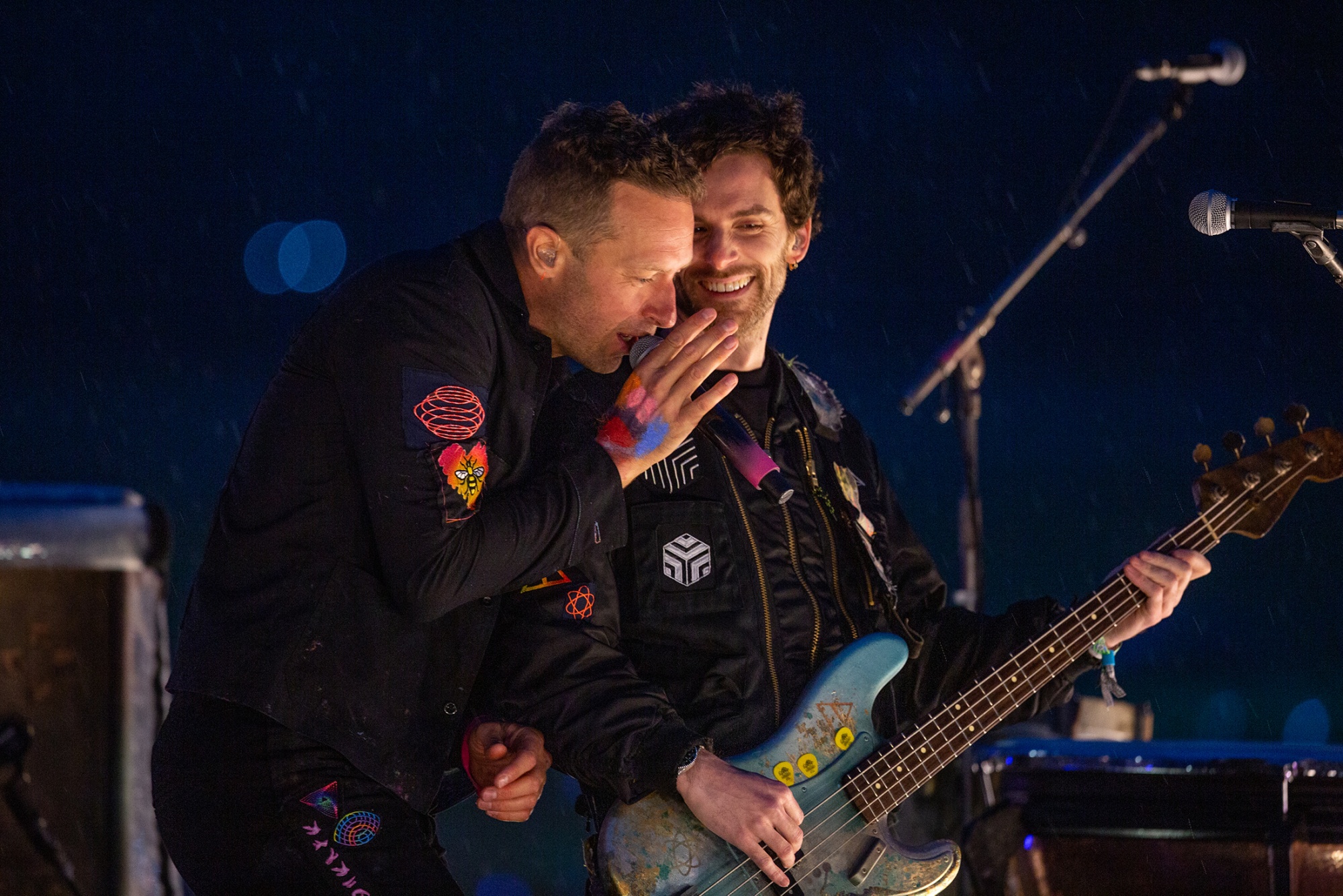 Coldplay performing live in a concert - what Coldplay sings, 2021