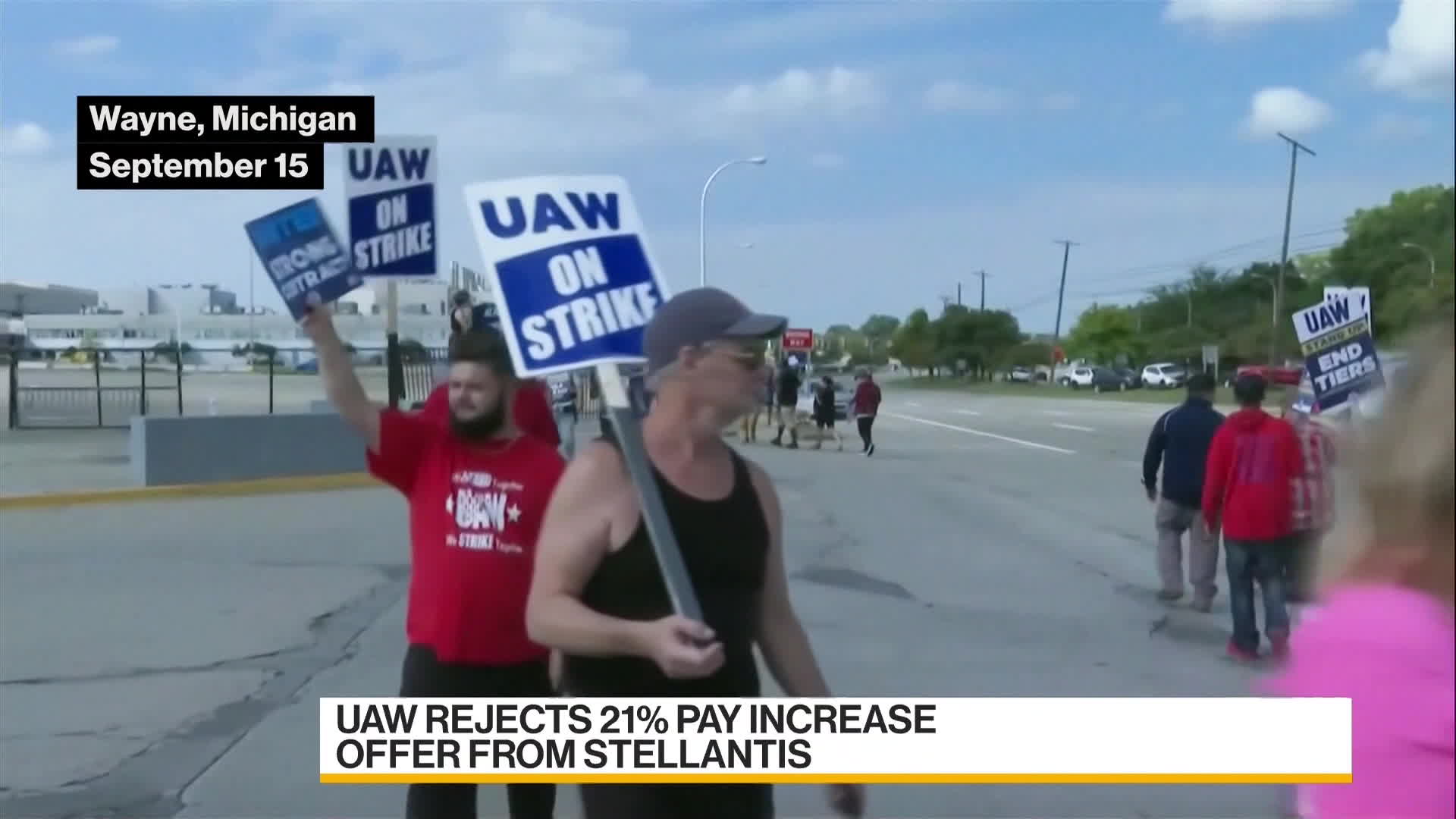 Watch UAW Members Continue Strike Against GM, Ford, Stellantis - Bloomberg