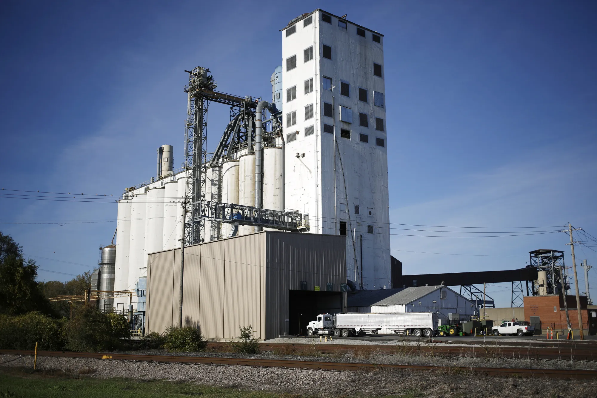 An&nbsp;Archer-Daniels-Midland grain elevator in St. Louis, Missouri.