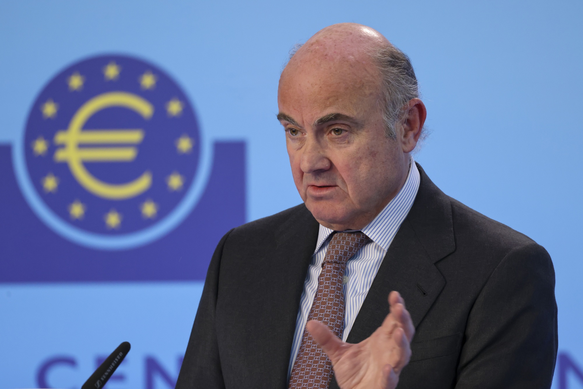 ECB’s New Inflation Outlook to Be Similar to June, Luis de Guindos Says ...