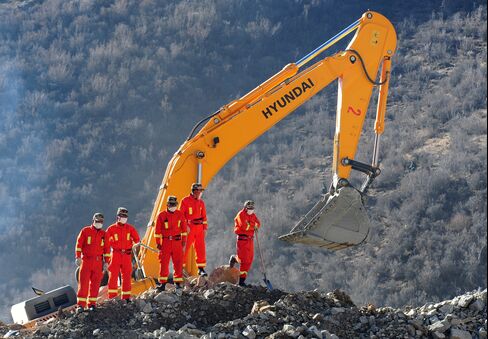 Landslide in Tibet Traps 83 Miners, No Survivors or Bodies Found