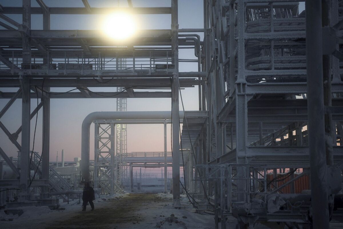 Sanctioned Russian Arctic LNG Plant Flares Gas After Long Lull