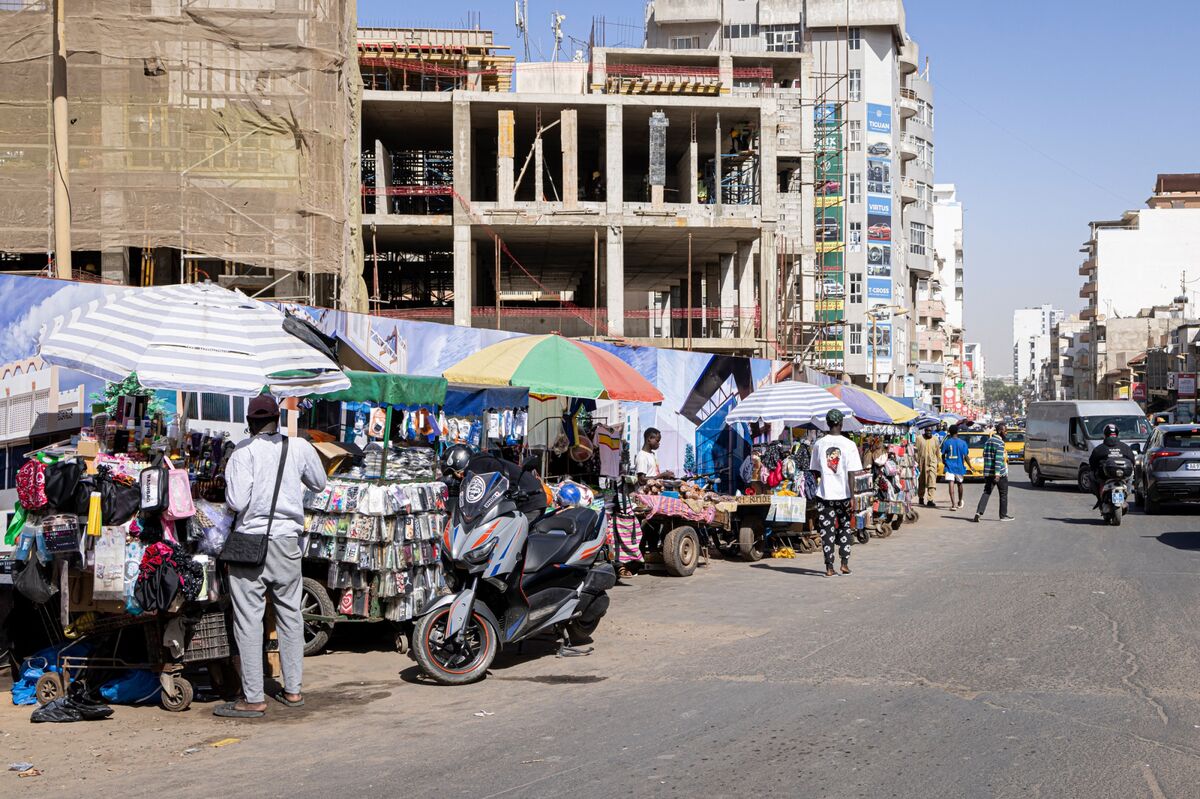 Senegal Bonds Weaken as Finance Chief Flags Liquidity Strain.