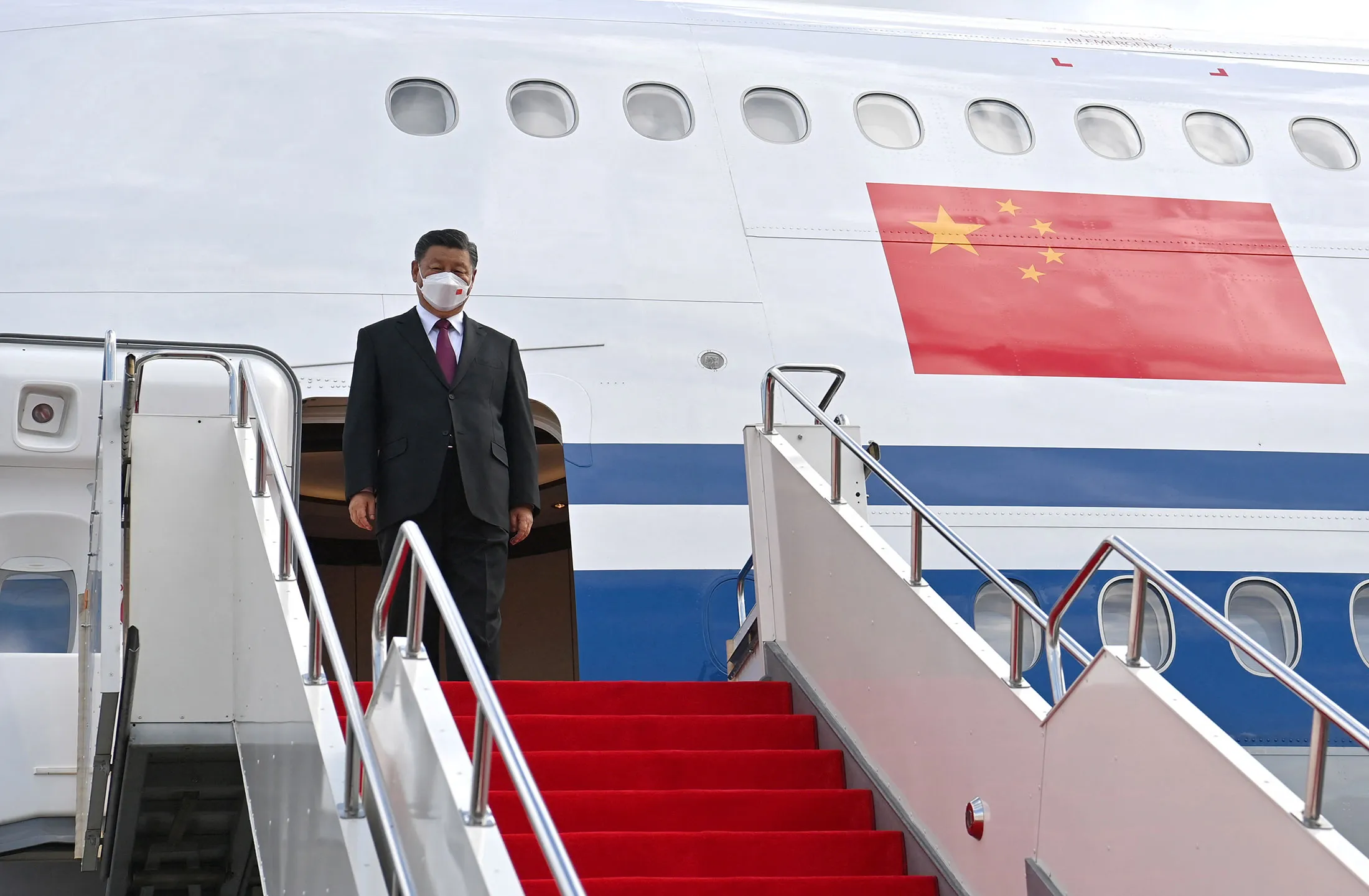 Chinese President Xi Jinping disembarks from the plane upon his arrival in Nur-Sultan, Kazakhstan September 14, 2022.&nbsp;