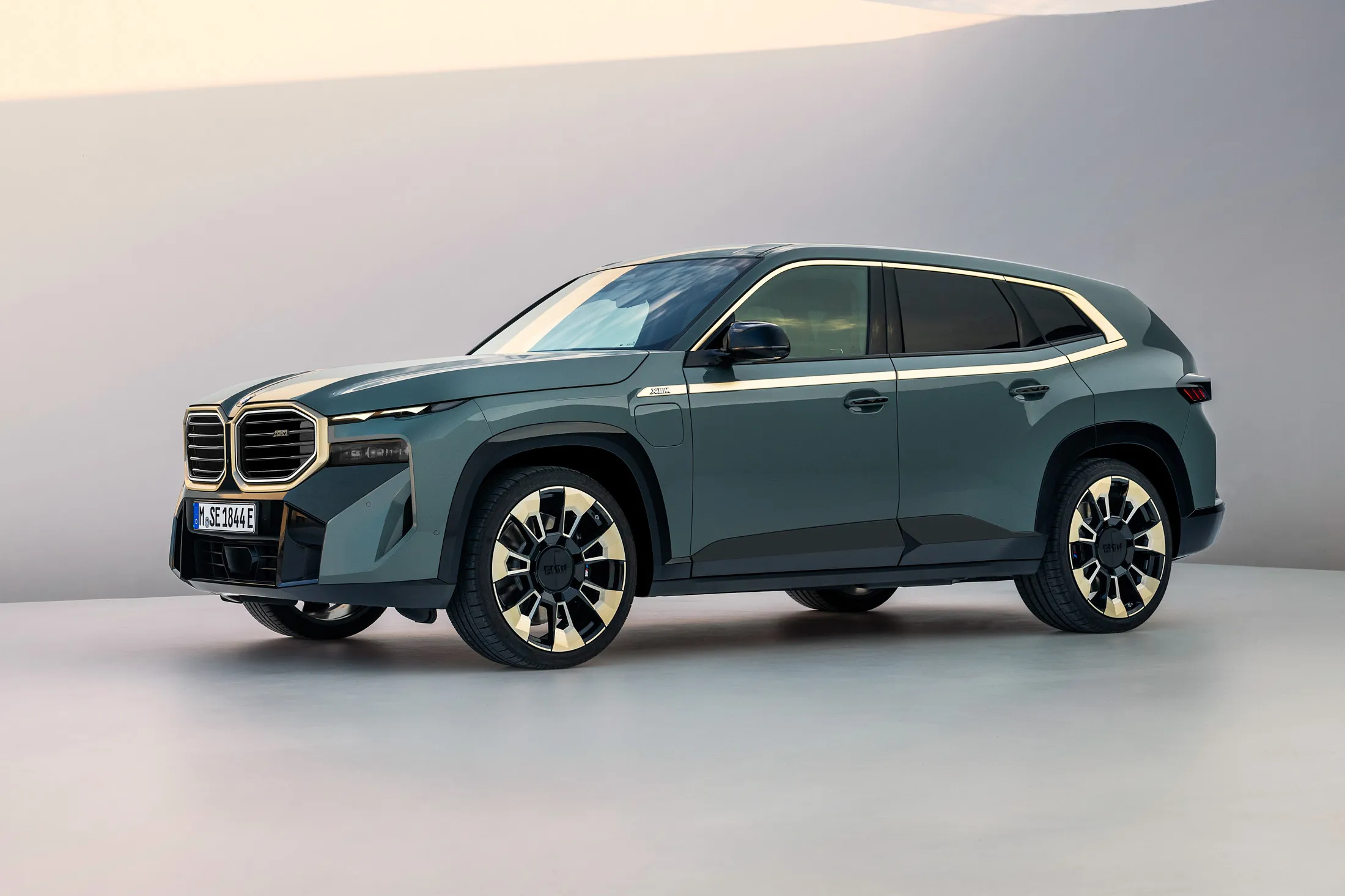 2024 BMW XM Hybrid SUV Fails to Captivate Despite Electric Motor ...